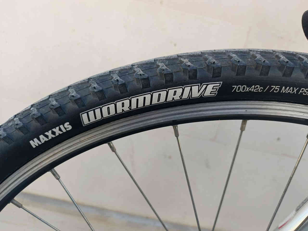 ‏موصل // المجموعة 
‏
‏دراجة # ترحال #الماني 
‏ 
‏
‏حجم 28 , فريم عالي   58 
‏معدن ألمنيوم (وزن خفيف ريشة)
‏سيت كروب  9*3   Shimanow Deore  
‏كير فقاس سحب دفع
‏دبل أمامي 
‏دبل بالمقعد
‏تايرات كتان نوع  Maxiss
‏* نظافة الدراجة  90 ٪  
‏
‏السعر  300  ألف
‏
‏  للتواصل ع الخاص  أو الواتس ***********  
‏* متوفر توصيل 🚙
