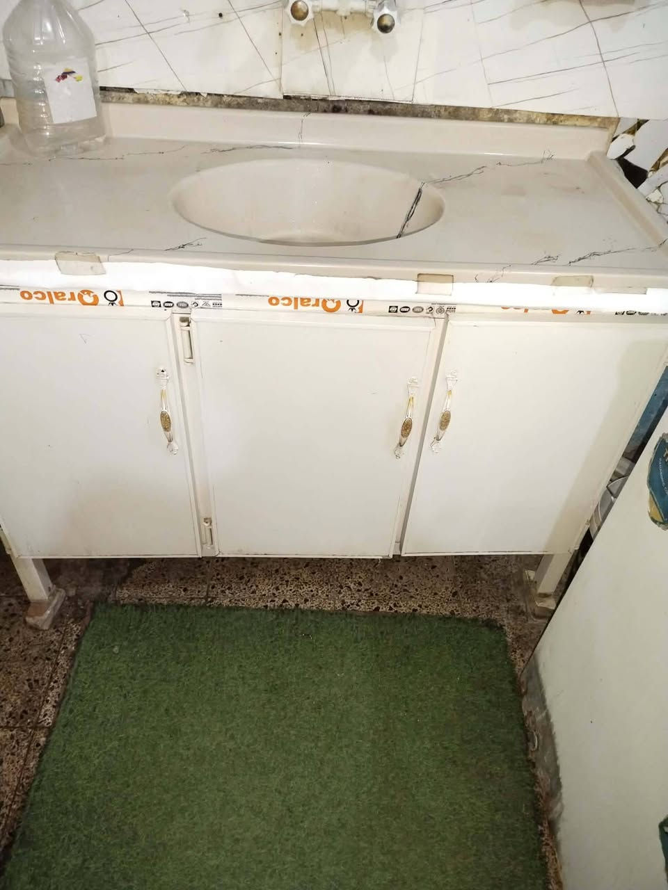 مجمده شرط التجميد شوفت عينك سعرها200كاونتر جديد شرط شهر، مستعمل مع سنك مرمر متر ونص سعره 170تخم شرط جديد عشر مقاعد سعره 225 المكان سوق العرب مدرسه ميسلون للتواصل وااتساب اواتصل ***********
