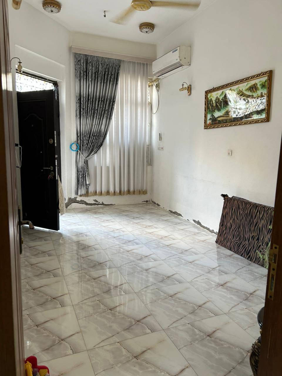 للبيع ...للبيع بيت طابقين المساحه ١٢٥ متر مطلوب اسكان منطقة باب الدرب /دور الضباط/قرب جامع الفرقان للاستفسار الاتصال على الرقم *********** او واتساب
