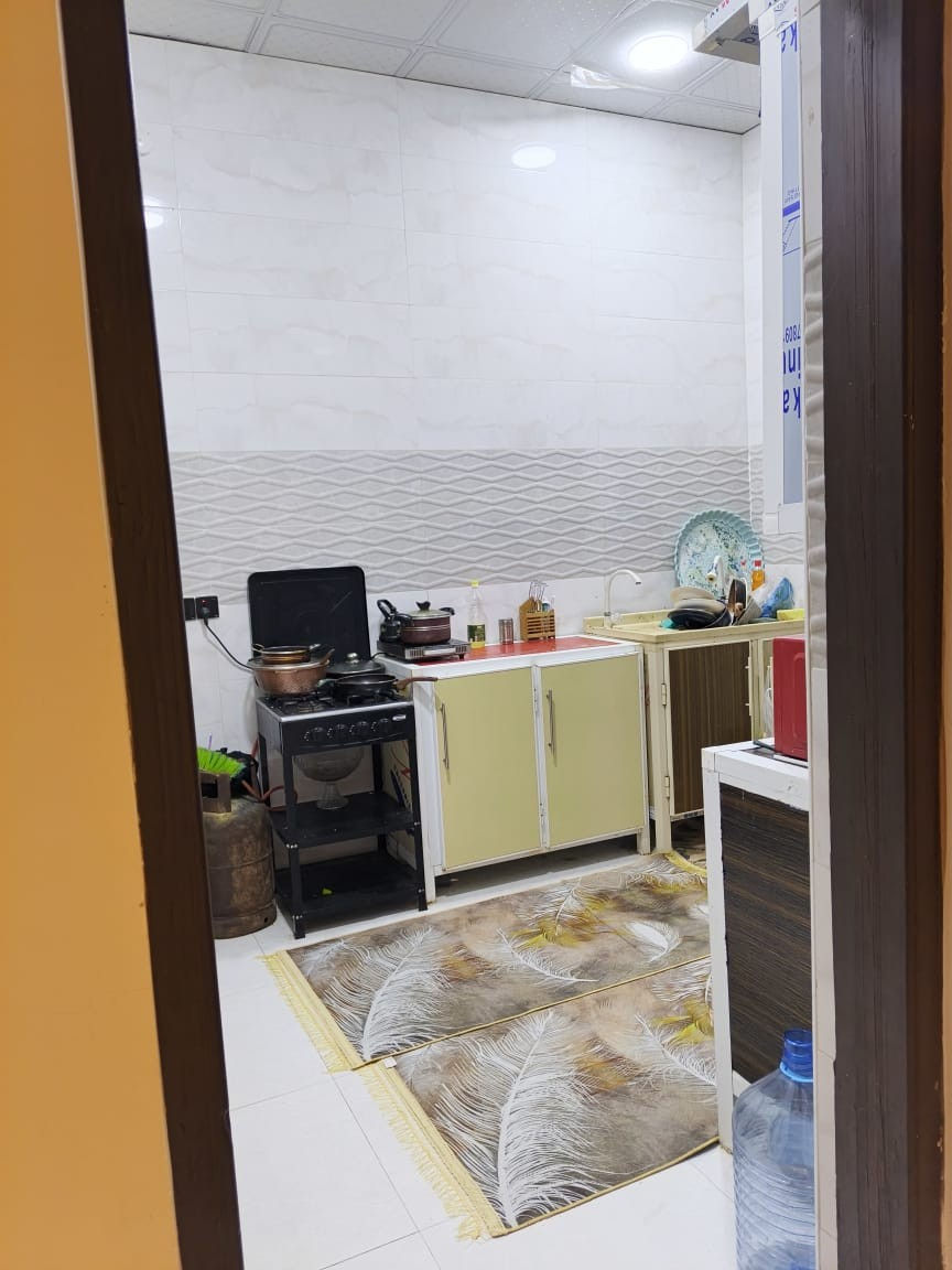 مكتب عقارات الاكرم
‼️بيت للبيع ‼️
📐مساحه ١٠٠ م
🔴 التفاصيل غرفتين وصاله ومطبخ وديوانيه وصحيات البيت بناء طابوك درجه اولى البيت ركن الشوارع عرضها ٩ متر طابو صرف باسم عراقي كفاله انه صاحب البيت 
📍العنوان بصرة شط العرب الجزيره الرابعه قبل المدارس يبعد عن شارع باب الهوى ٢٠٠م  البيت بناء هاي السنه ٢٠٢٥ منطقه جديده اصوليه ١٠٠ %
💸💵سعر  ٥٨ وبي مجال للشراي
الاتصال على الأرقام
***********
***********
***********
