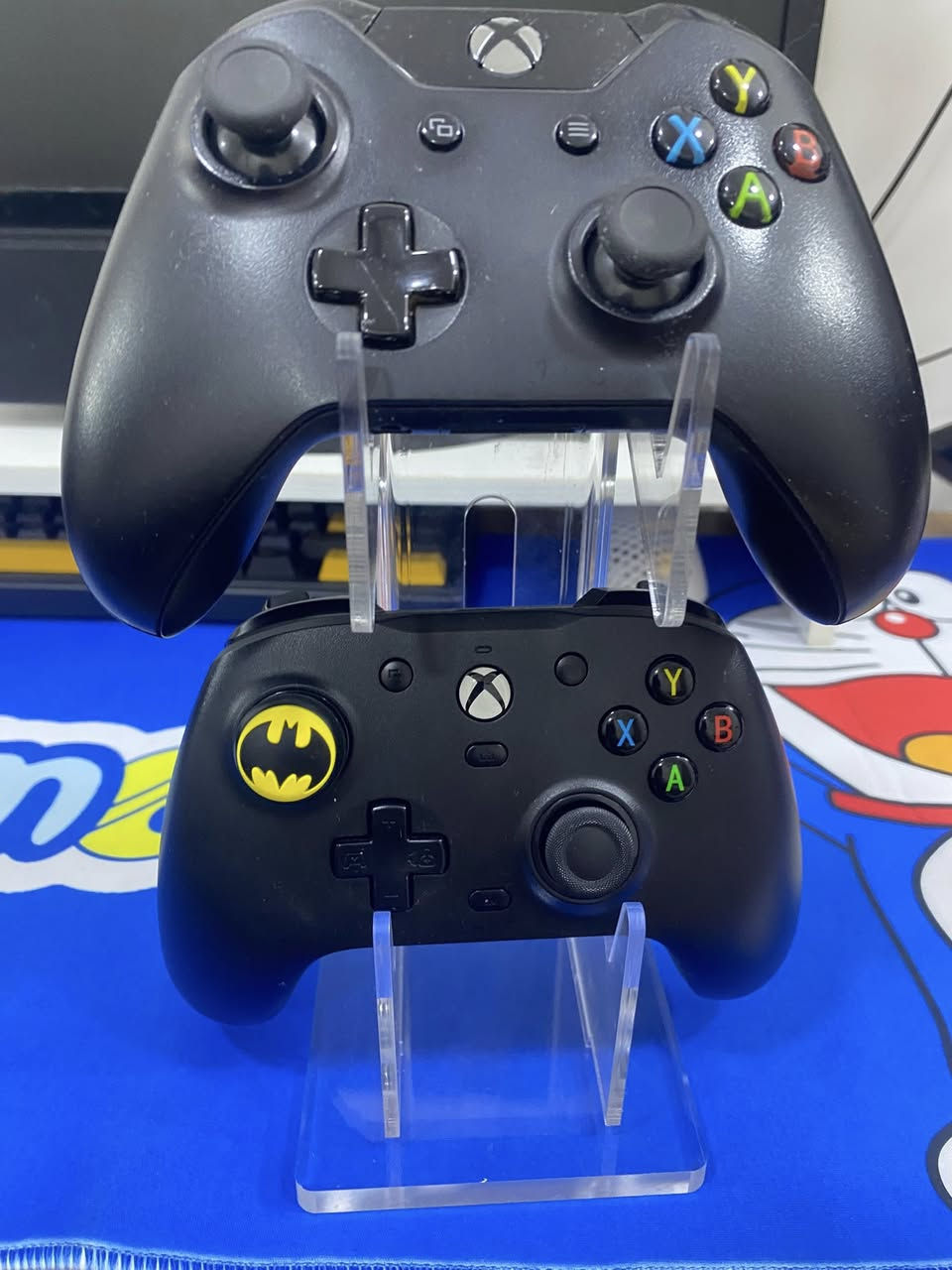 سلام عليكم اكس بوكس وان فات واحد تيرا عيني ألف كيكه تلجهاز جديد لك ستيكر مال شركه + جوستك اصلي +جوستك كيم سير ملاحضه الجوستك الكيم سير كامل ملحقات + حساب مملوك بي 3 العاب 1كود بلاك وبس وان + ردد 2 + ردد1 + قرص بيس 18 + قرص بلاك وبس تو2 +  ستان جوستك + يوبي اس 850 كل هاذ الملحقات بسعر خيالي 300 وبي مجال  بس ال بيس غالي وبي 3 العاب مملوكه  رقم التواصل *********** واتساب وبي مجال لطيبين
