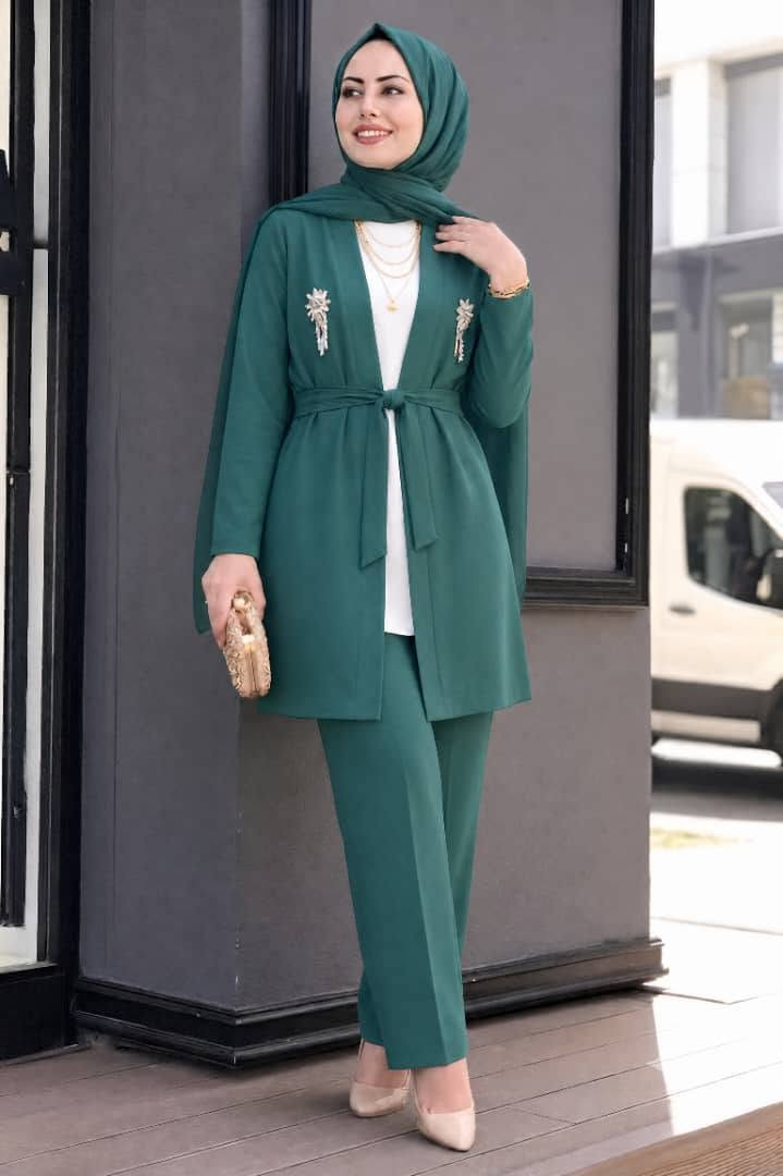 * 💃💃💃*الأناقة و الشياكة
*طقم ماربل سي واي* 🧵
 *3 قطع شرعي*✨ 
 *الجاكيت طول 95 سم* 
*البروتيلة كات* 
 *طويلة بتغطي الورك* 
 *بروشين الماس ثابتين* 
 *القياسات من 38 لل48* 
 *السعر :★؟ ★


**إذا كنت صاحب هذا الإعلان وتريد حذفه لأي سبب، رجاءا أرسل رسالة إلى الدعم الفني**