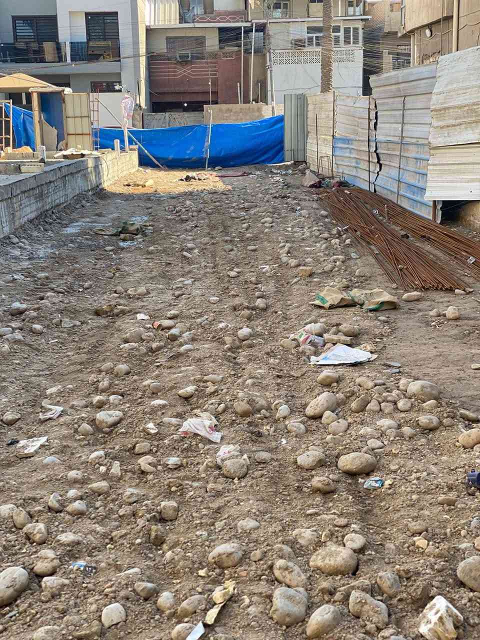 مساحة 180 م
الوجه.  5:45 م
النزال.    30.  م
بغداد حيّ القاهره محله 309 زقاق 15 دار 8  مقابل وزارة العمل
للستعلام اكثر مراسله الرقم التالي ***********
