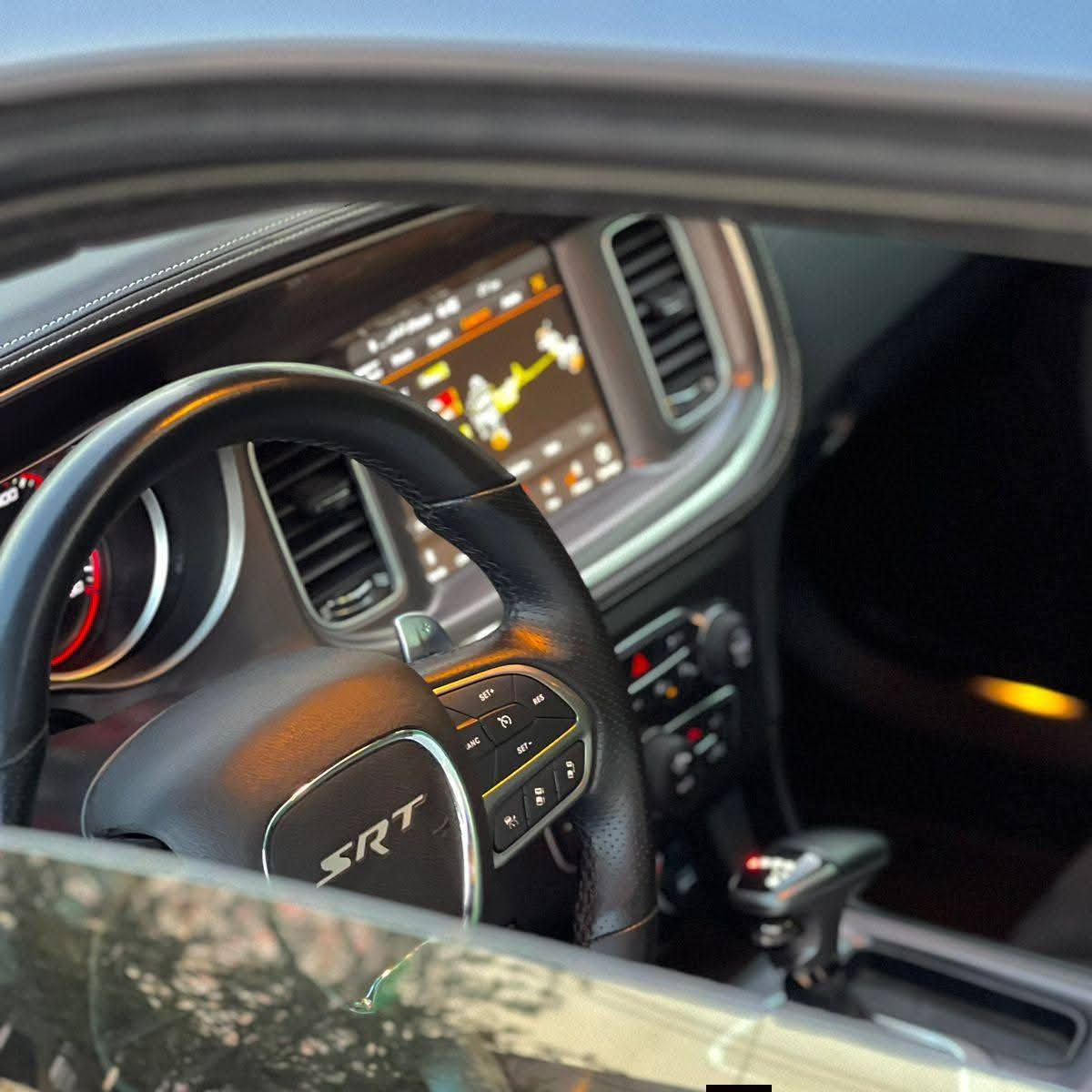 دوج جارجر سكات باك 
*Dodge Charger (Scat Pack)
الموديل : (2022)
المحرك : SRT . V8 . 6.4L .
العداد : (22.000).
اللون : كرزي 
الرقم : بغداد مشروع وطني
المواصفات فول (1/1) رادار امامي  

(حادث السياره فقط التاير الامامي طاك وصايره رصعه بجاملغ الامامي وبدلته لون (*كفاله عامه لا صبغ ولا بارد ولا شخط) وصور الحادث موضحه بالمنشور)
(عليهه طبقه نانو سيراميك حمايه من الخدوش ضمان 5 سنوات يم مركز BLACK DETAIL)

مكاني بغداد/هاتف(***********).
