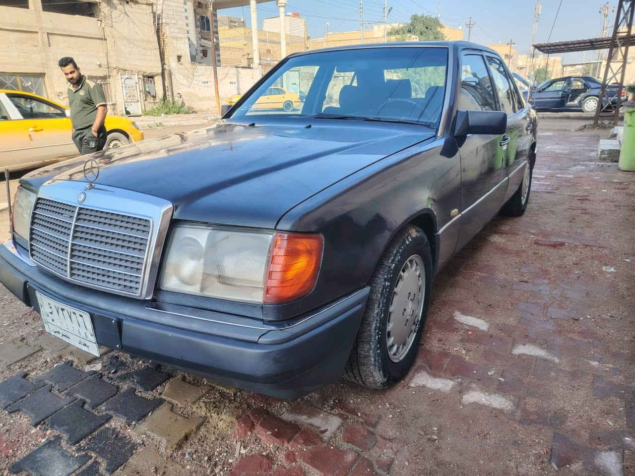 السلام عليكم سياره مارسدس دب مديل 1991
سياره نضيفه  سياره جاهزه من كلشي حداديه 100/100
محركه،300000ففتي
القواعد سليمات  غرفته جديدده ما بيه نقص السياره 
مكاني الناصريه حي العسكري بس الشراي ينتصل  ***********
السعر 50وبيه مجال لشراي
