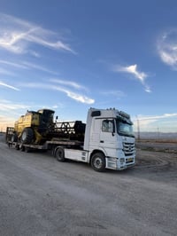 يوجد لودر نقل جميع المعدات الزراعيه والآليات  07731988404