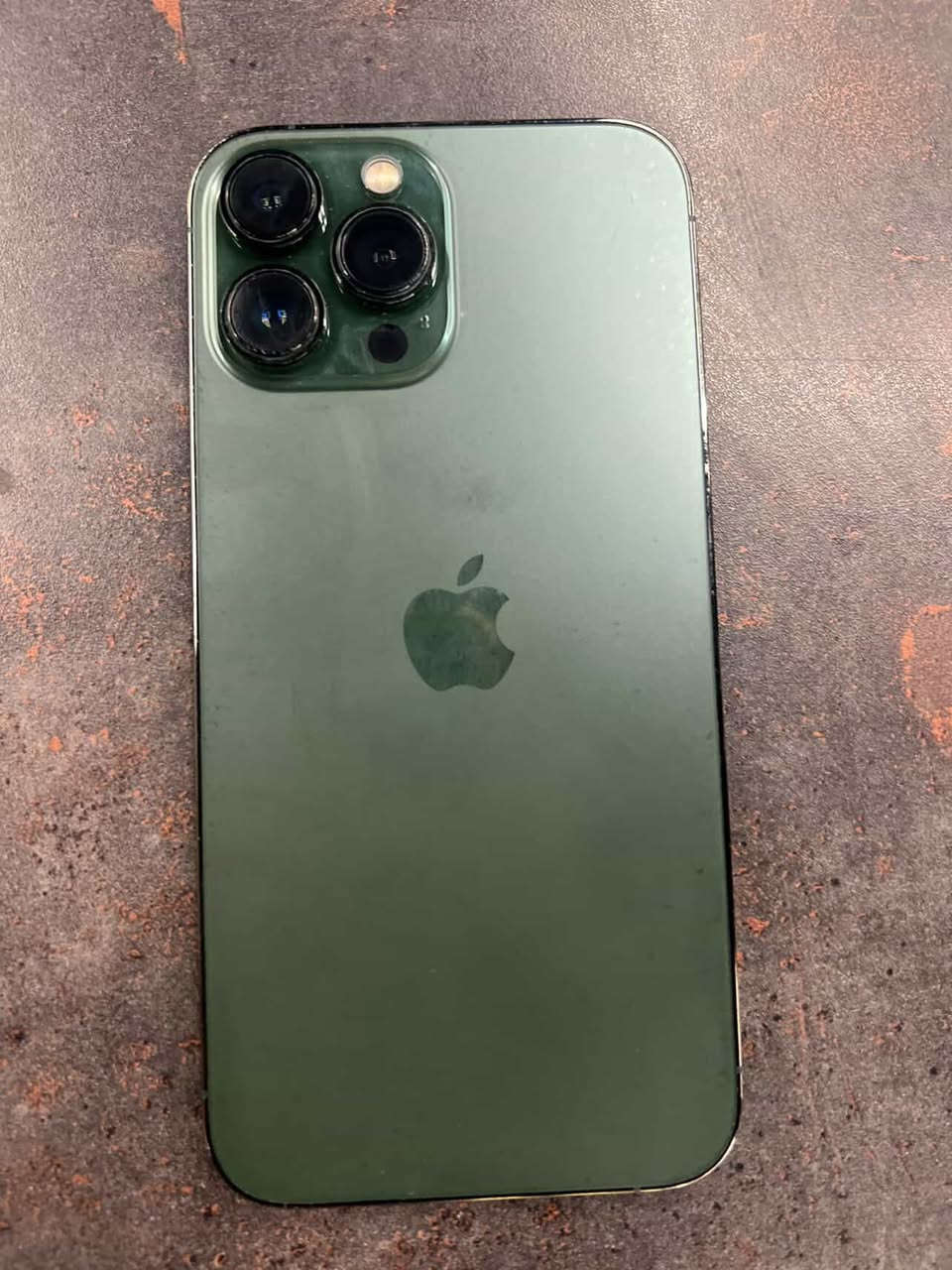 ايفون 13 برو ماكس
شرق اوسط بطاريه 83 مع كامل ملحقات لون زيتوني 
للاستفسار ***********
