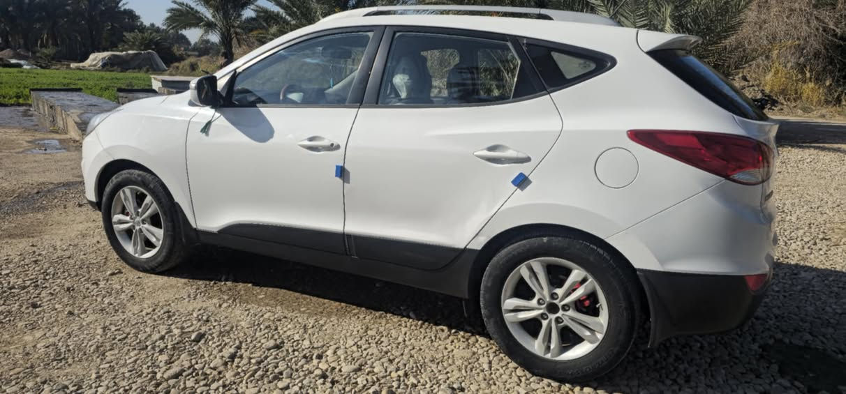 تًوكسان خليجي 2014 نضيفه جدا مكفوله  كفاله عامه سنوية مجدده لل 2029 رقم بابل تبريد كامل شاشه تاب كامره خلفية نضافة مثل مامبينه عدكم بالصور السعر 147 وبيه مجال 
للاتصال***********
