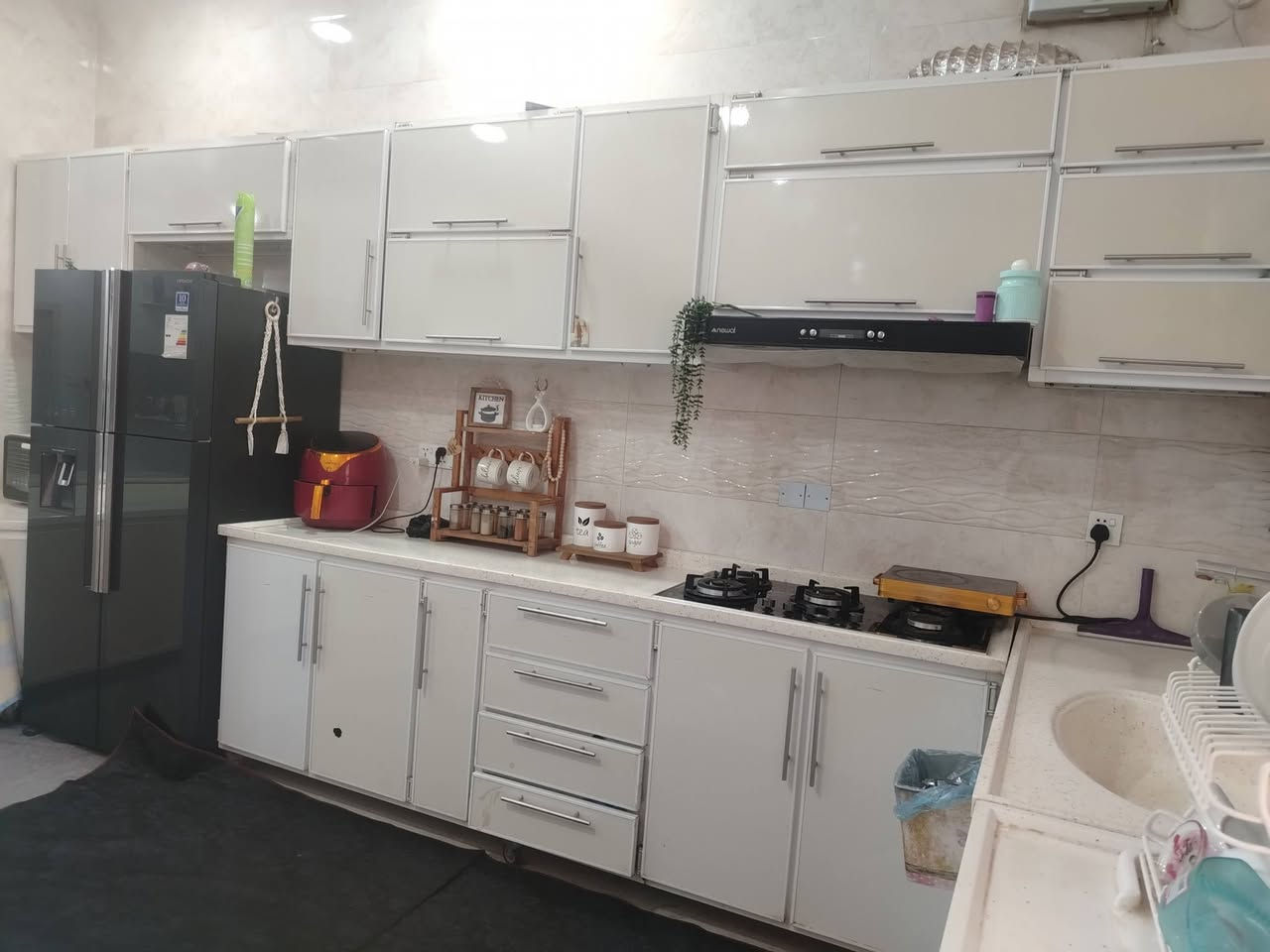 السلام عليكم
منزل
بالتقيه الثالثه ثالث بيت عن شارع نجف ديوانيه قريب عل مازن البنجرجي مقابل معرض المصطفى لتجارة السيارات اخوان المنزل تم بناءه عام ٢٠٢٢
مساحة المنزل ٢٥٠ متر
كونكريت مسلح طابق واحد
عدد الغرف ٢   ٦×٤
صالة كبيرة
مطبخ كبير
استقبال
صحيات عدد ٢
مخزن

للعلم المنزل معاملته كامله بالتطويب وموجود وصل بالاضافه مرقم من قبل البلديه والجهد الخدمي مباشر ضمن المنطقة 

للتفاصيل التواصل عل الرقم
*********** واتساب
