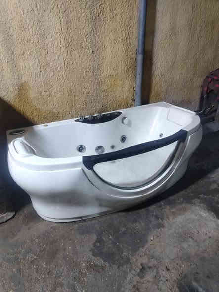 سلام عليكم 
للبيع بانيو جديد 
الطول 175
العرض 85
السعر 125 وبيه مجال
مكاني مدينة الصدر حي النصر الاولى شارع العيادة
‭0771 221 1422‬
