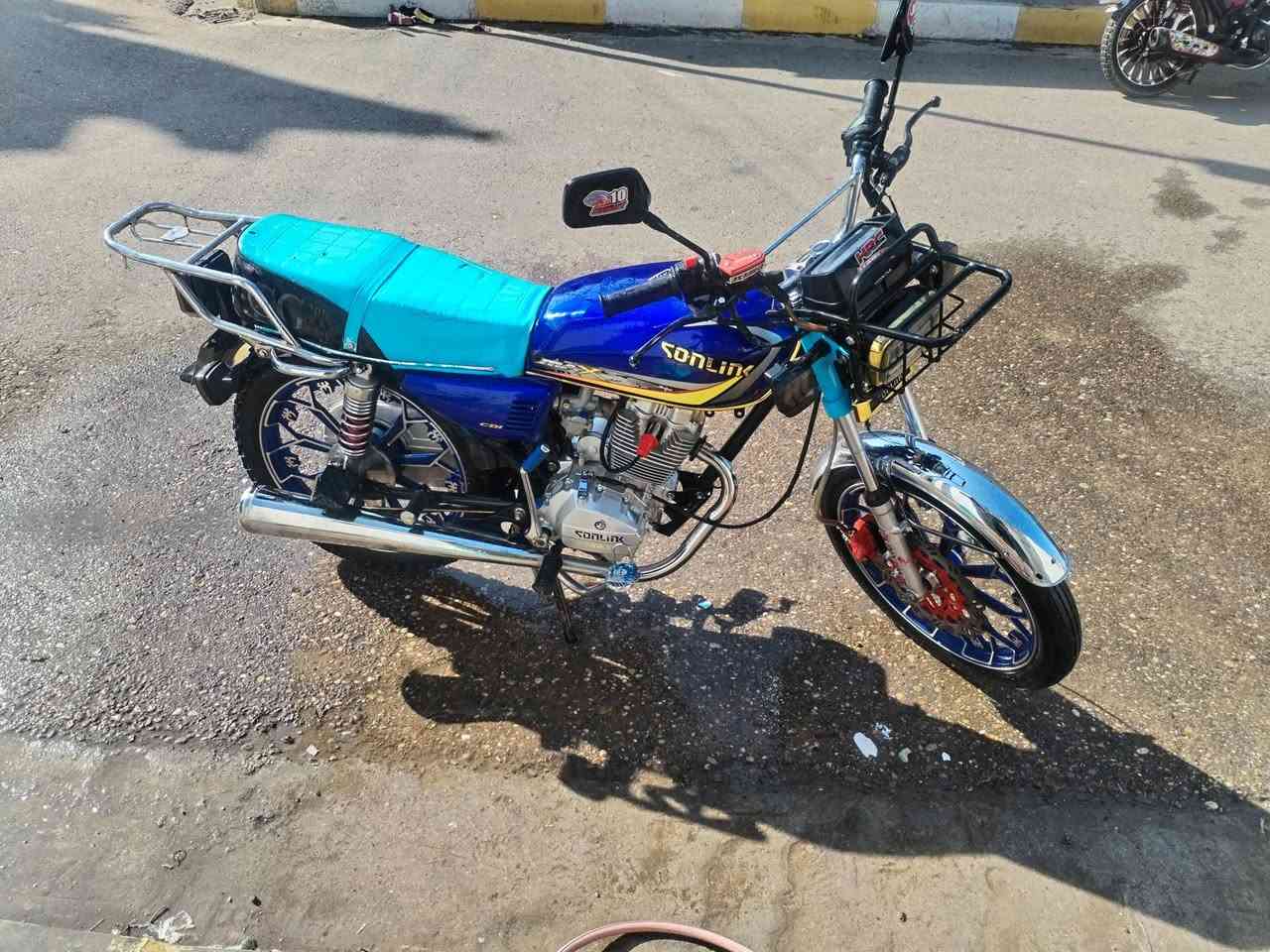 #للبيــع
سولنك 25 اوراق منفيس محرك 200 فول نضافه/تأمـيـم غير متواجد ع فيس تصال ع رقم***********
