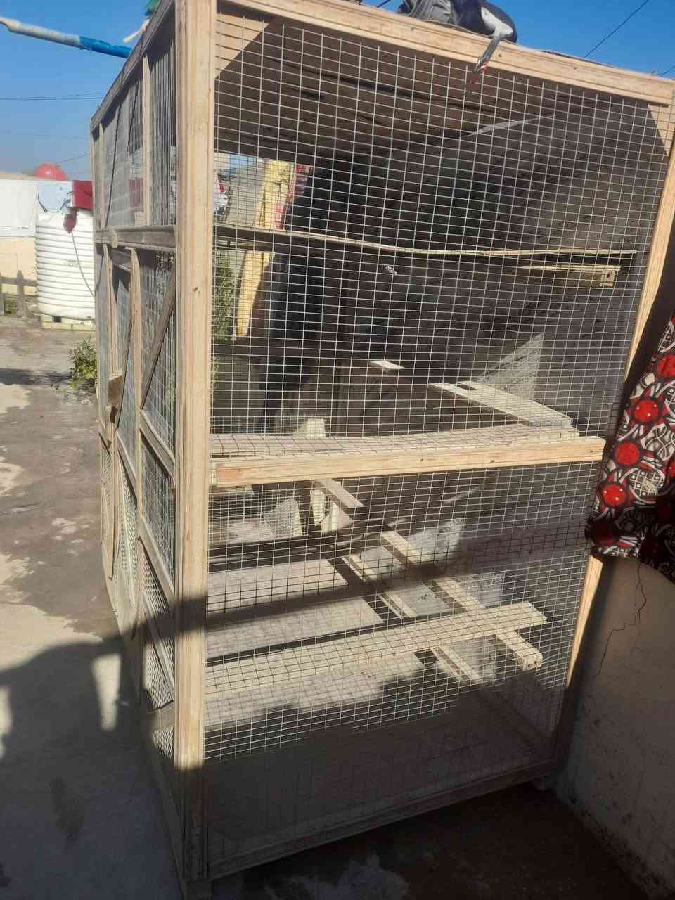 قفص للبيع العرض متر  الطول متر و٥٠ الارتفاع متر و٧٠
***********
