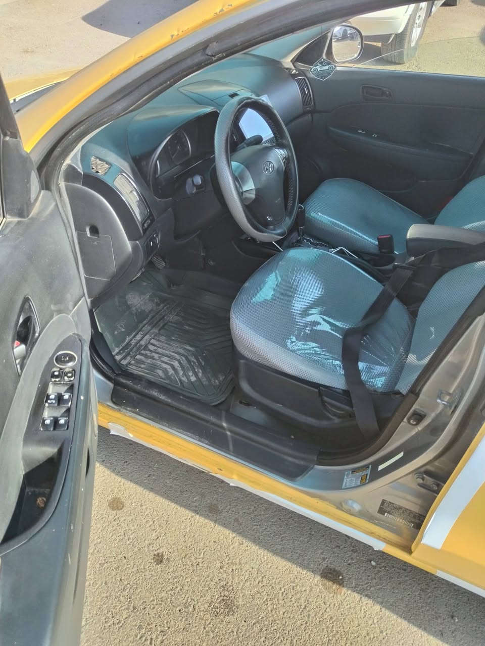 لتره الموديل ١٢ المكينه ٢٠٠ الحادث الجاملغ المامي والخلفي السعر ٨٥، ***********
