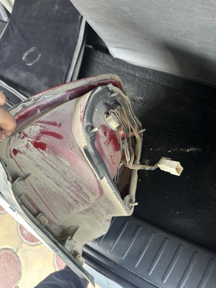 للبيع كلشي ما بي بس هذا الكسر الي موضح بالصور الاستفسار ع الرقم ***********
