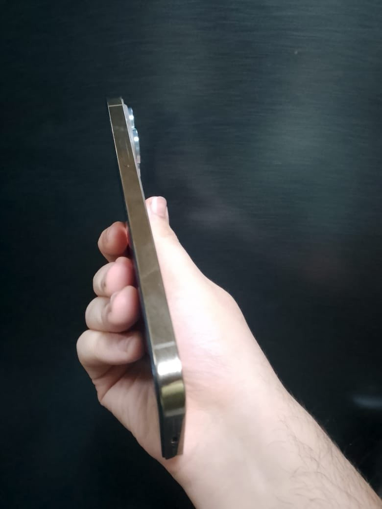 السلام عليكم حبايب
نطييييحه للبيع فقط فقط 
١٣ برو ماكس شرق اوسط
ركز ويايه 
الجهاز مساحة ٢٥٦ 
لون ذهبي
الجهاز مستبدل شاشة نوعيه ممتازة فيس ايدي واكف
كتلك ركز ويايه الجهاز يحتاج قاعدة سيم كارت لان متوقف اثر الطيحه ويحتاج ظهر وايضا كامرة الالترا وايد والبورتريه 
كلهن ميعبرن ال ١٠٠ الف 
الجهاز شغال ويخبل وكلشي مابي بطارية ٨٦ بلاديه 
السعر ٣٢٥ الف وبي مجال للطيبين ❤️ولحد يصير خبير ولوتي ويكسر بسعره رجاء لو يصنف  تره بثلث سعر البلادي 
مكاني بغداد 
***********
