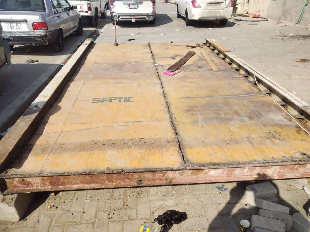 سلام عليكم كبان للبيع اربعه متر كامل وياه حساسات لحساس ٣٠ طن  وكرفان 2في 2 العنوان البصره هاذه رقم صاحب الكبان ***********
