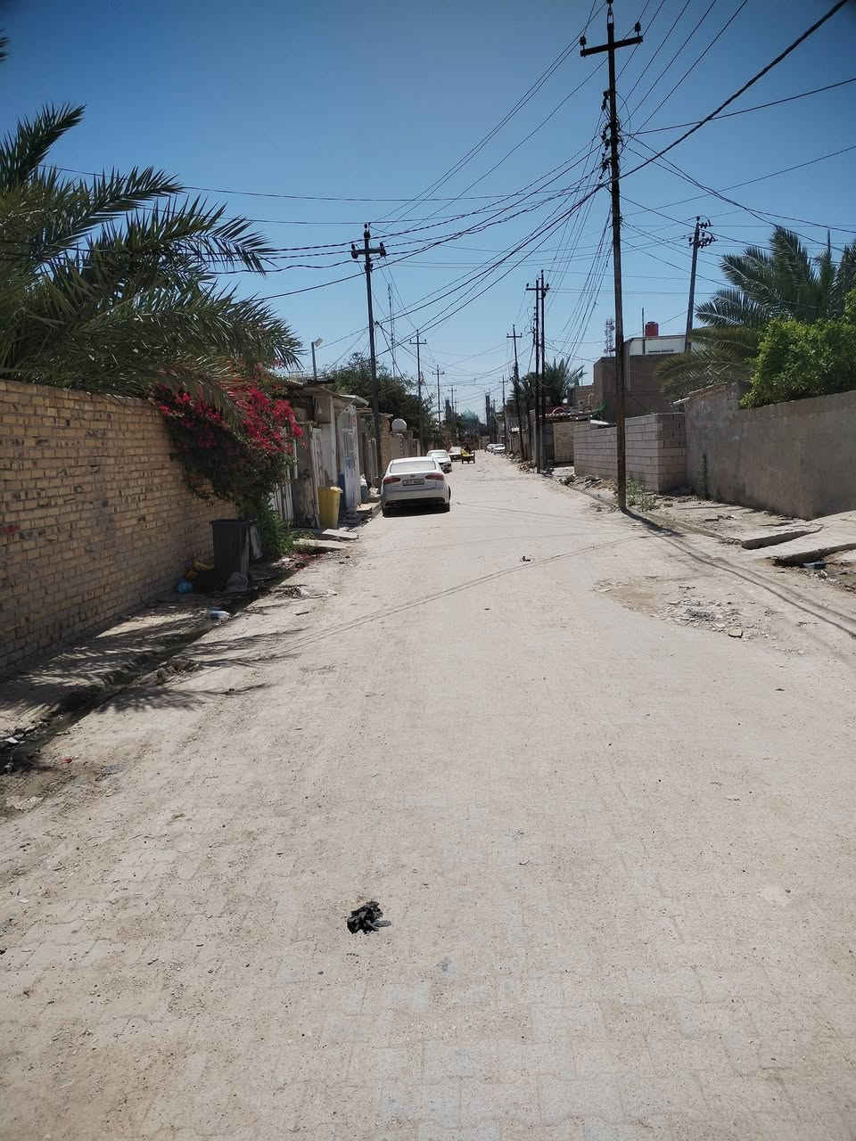 بيت للبيع مساحه 60 متر حي الرحمه بدايه شارع الكيات قرب اسواق الرماحي غرفه وصاله ومطبخ وصحيات مشتركه وساحه بيت زغيره سعره 23 مليون ***********
