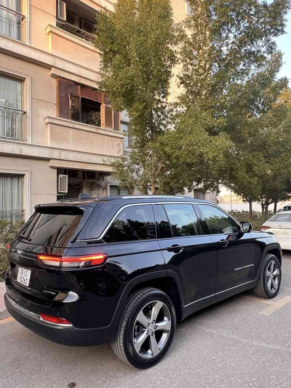 السلام عليكم …🌹🔥
للبيع جيب گراند شيروگي #لمتيد بلاص موديل 2022 شكل الجديد خمسه راكب 6 سلندر  ( كلين تايتل مكفوله كفاله عامه حتى دعاميات) كندي استيراد خاص دخول عن طريق منفذ ابراهيم الخليل . السياره فول مواصفات للاخير ١/١ لمتيد بلاص ٣ شاشات لون اسود #ميتاليك هذه لون يجي بس بالفول مكفوله عام بدي وميكانيك مكفول برغي ممفتوح بيها وخاضعه لفحص من قبل شركه بدي كار بيه سونار جديد كتلوكاته وغراضها وسبير مملعوب بيهن ابد وتقرير ساحبه موحود عندي ماشيه 40mi رقم اربيل هزه وفحص كله جديد سياره حرفيا بوضع الوكاله مقدمة السياره مغلفة PPF وبيه ارضيات رزلاين اصليه مختومه مال جيب دهن وفلاتر كله من شركه هارلم …..
مواصفات ..
________________________________________
بصمة 
بانوراما
رادار امامي
رادارات جانبيه
نطام خروج عن مسار
شاشه بلدشبول مقعد الصدر
داخل جلد اسود
كشنات الاماميه كهرباء
كشن السايق ميموري خزن
تدفئه بالكشنات الاماميه
استرين تدفئه
كير ٨ نمر
شفتات استرين
سستم سماعت Alpine Premium النوعيه الجديده
دمام خلفي
مودات قياده اربعة  / SPORT / SHOW / AUTO / 
داخل صاج ملكي
انارة محيطيه داخل الغرفه 
شاشه كبيره حجم 8.5 أنج مفتوحه جميع الاوبشنات
كامره خلفيه دواره فول HD 
حساسات خلفيه 
اوتو ستوب 
نظام ترحيب ذكي
كشافات زينون 
لايت داينمك نظام MetaRex التقنيه الجديده 
مري قلاب ع بك
نظام المري معتم ذكي
نظام اطفاء السياره عند الوقوف لفتره طويله
تشغيل عن بعد
وبعد بيه مواصفات اكثر واني ذكرت الرئيسيات بلفول اخوان كل تفاصيل شرحته ومسويله فحص سونار وراح ارفق رقم شاصي لتاكد من مصداقيه سونار فقط رصعتين اكو ومتنشاف ابد ع مقدار اصبعين فقط اله بالاشعه مال سونار يلا تنشاف وتقرير كندي موجودات واتساب الي يحب ادزلهيا ومثل مذكرت مكفوله عام بدي وميكانيك ع وضع الشركه حرفيا  واسف ع  الاطاله وعارضه بسعر مال بيع …
مكاني بغداد / حي الجامعة
السعر 375 ورقه وبيه مجال بسيط كلش
للاستفسار اكثر / ***********
تحياتي 🌹
