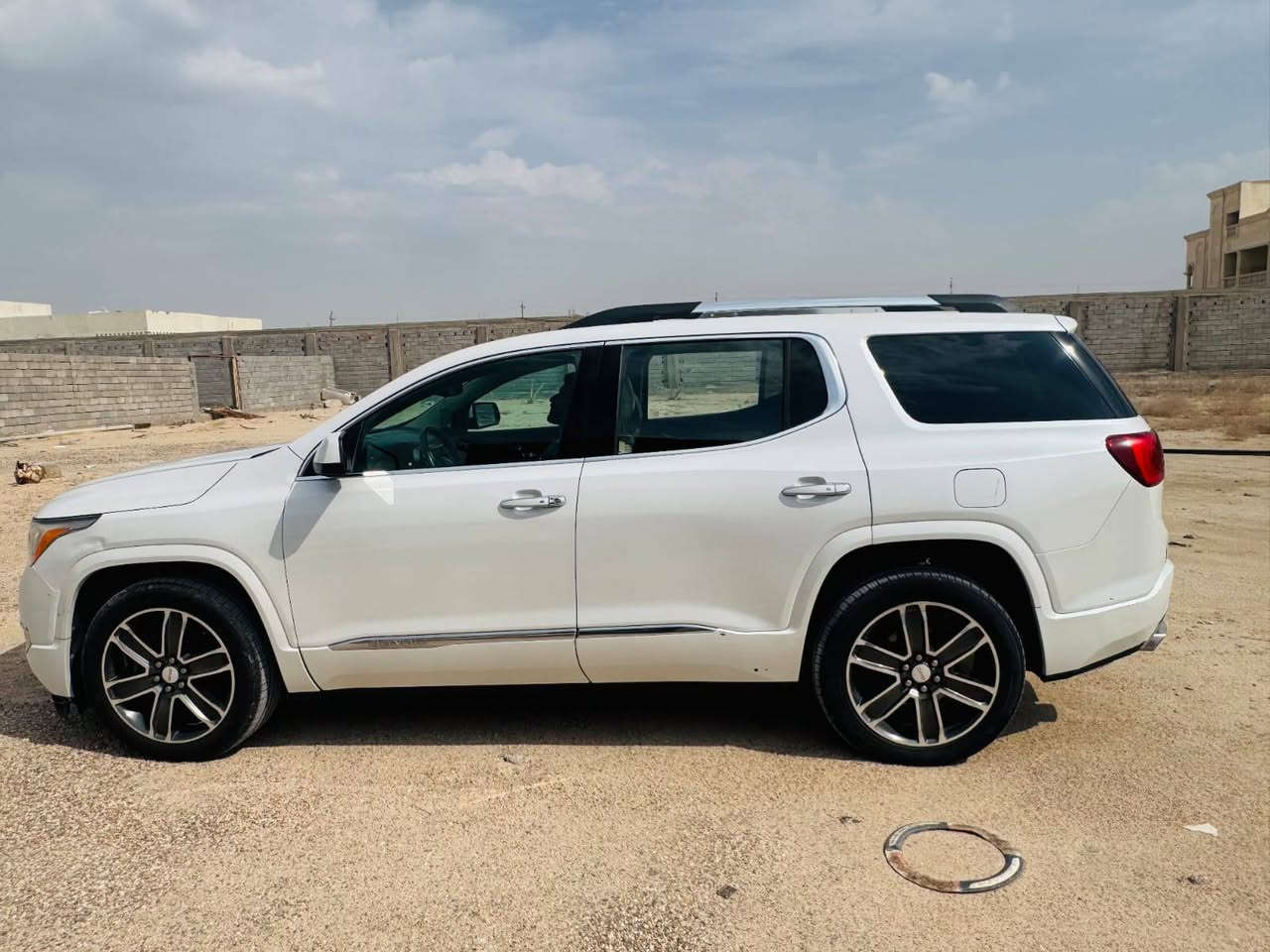 تحية طيبة ..
جي ام سي اكاديا مديل 2018

السيارة محرك 6 سلندر 

تقرير غرق تعمل وتسير 

ماشية 100 الف كيلو متر

السيارة مكفولة من الصبغ 

والمعجون فقط بارد خفيف 

باب الخلفي عكس السايق

مع ملاحظات بسيطة شوف العين

رقم بصرة الجديد بأسمي

السيارة دينالي فول  مواصفات 

داخل بيجي تخبل 

مكانها البصرة الزبير
السعر 16.500 الاتصال على هذا الرقم ***********
