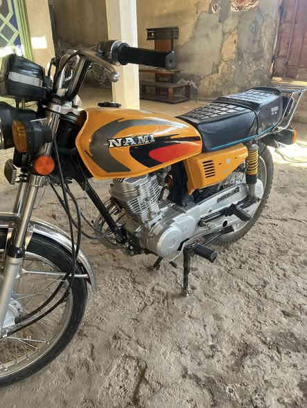 السلام عليكم للبيع ايراني نامه شلامجه موديل ٢٢ مسجله ٢١ نضيفه وما مفتوحه رقم وسنويه ب اسمي تحويل ثاني يوم مكينه ماشاءالله تخبل صبانه ما خال عليه بس كلجات مبدل  بكاني الجمهوريه سعره ب 1600 وبيه مجال بل فيس ماتحصلني واتساب وشريحه فقط ***********
