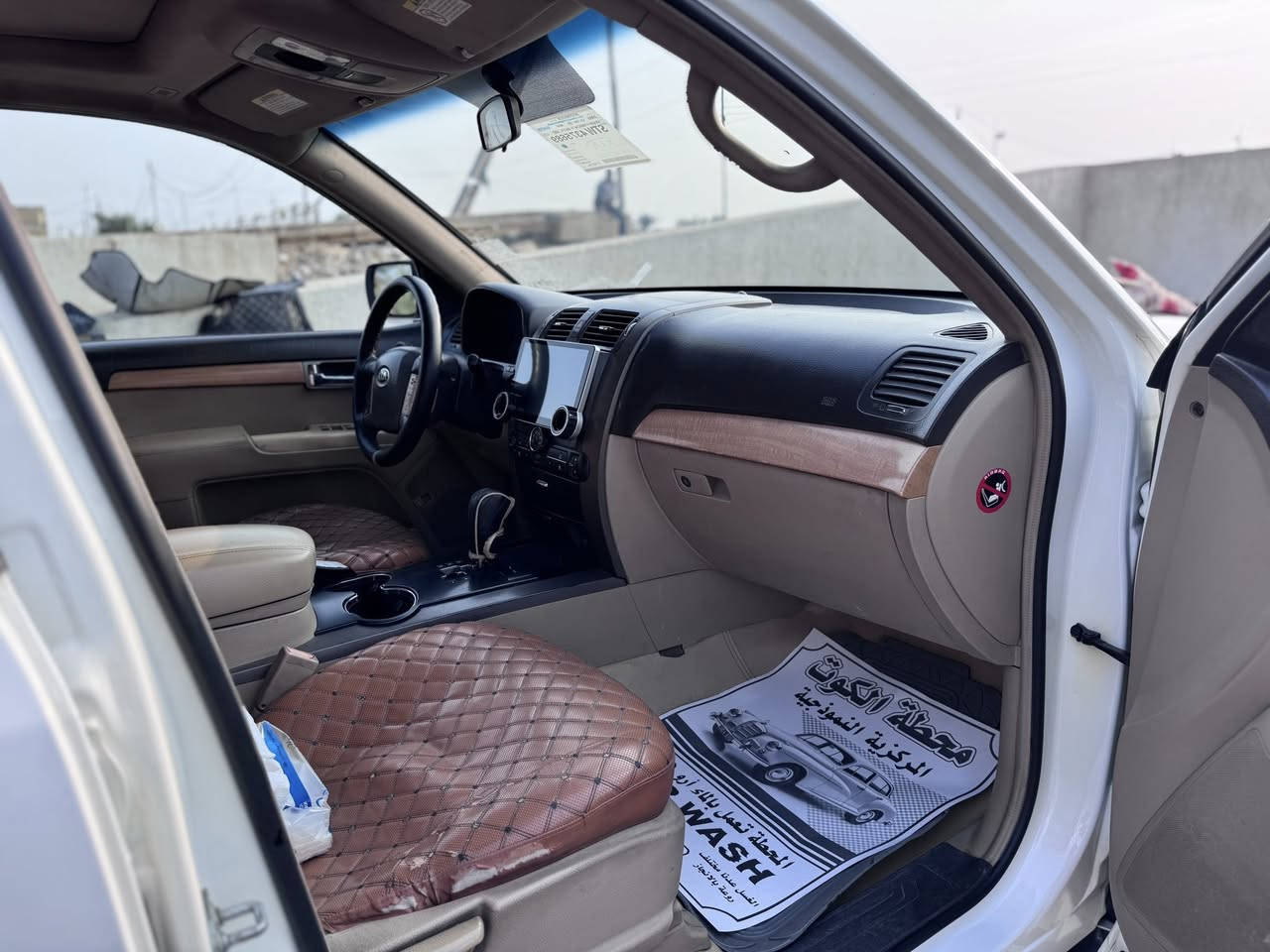 السلام عليكم 
موهافي للبيع موديل (2015) خليجي ماشيه (٢٦٠) مكفولة من الحادث والصبغ بيهة شخوط موضحه بالصور والمكينه مچفته رقم واسط بأسمي 
مواصفات الموهافي المعروفه وضايفلهة شاشه ولايت عالي شمسي وناصي زنون السعر 155$ للتواصل (***********)
