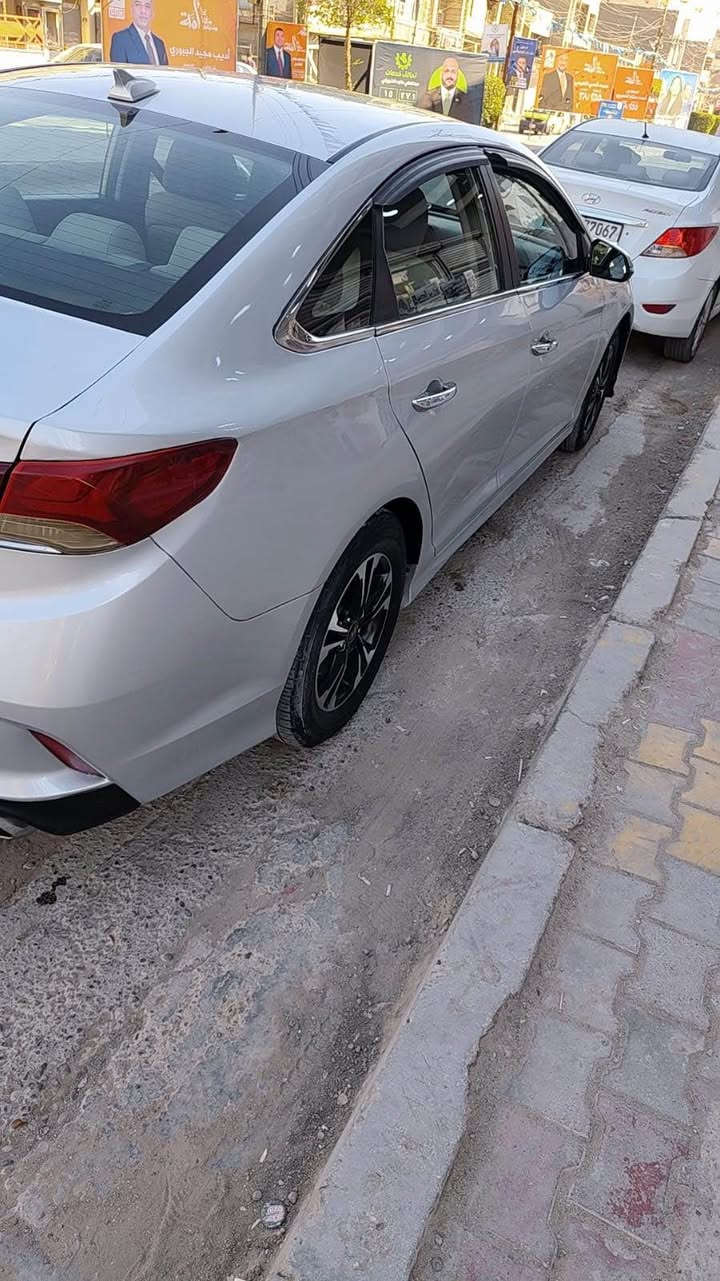 السلام عليكم 
سوناتا موديل ٢٠١٨ وارد امريكي باسمي رقم بغداد فول عدا الفتحة حادثها جاملغ عكس السائق (مبدل ) 
وصندوق بدون شاصي أو ايرباك صابغها حزام السيارة كاملة من كلشي 
السعر 122 ورقة بيها مجال بسيط بعد ماتجي تشوفها 
مكانها ديالى بعقوبة
*********** بغداد, العراق
