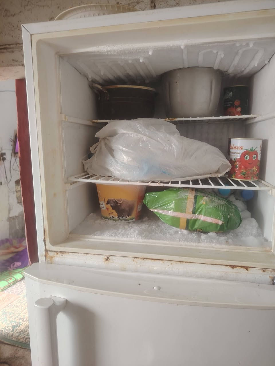 السلام عليكم ثلاجه للبيع 21قدم نضيفه الاستفسار خاص ***********
