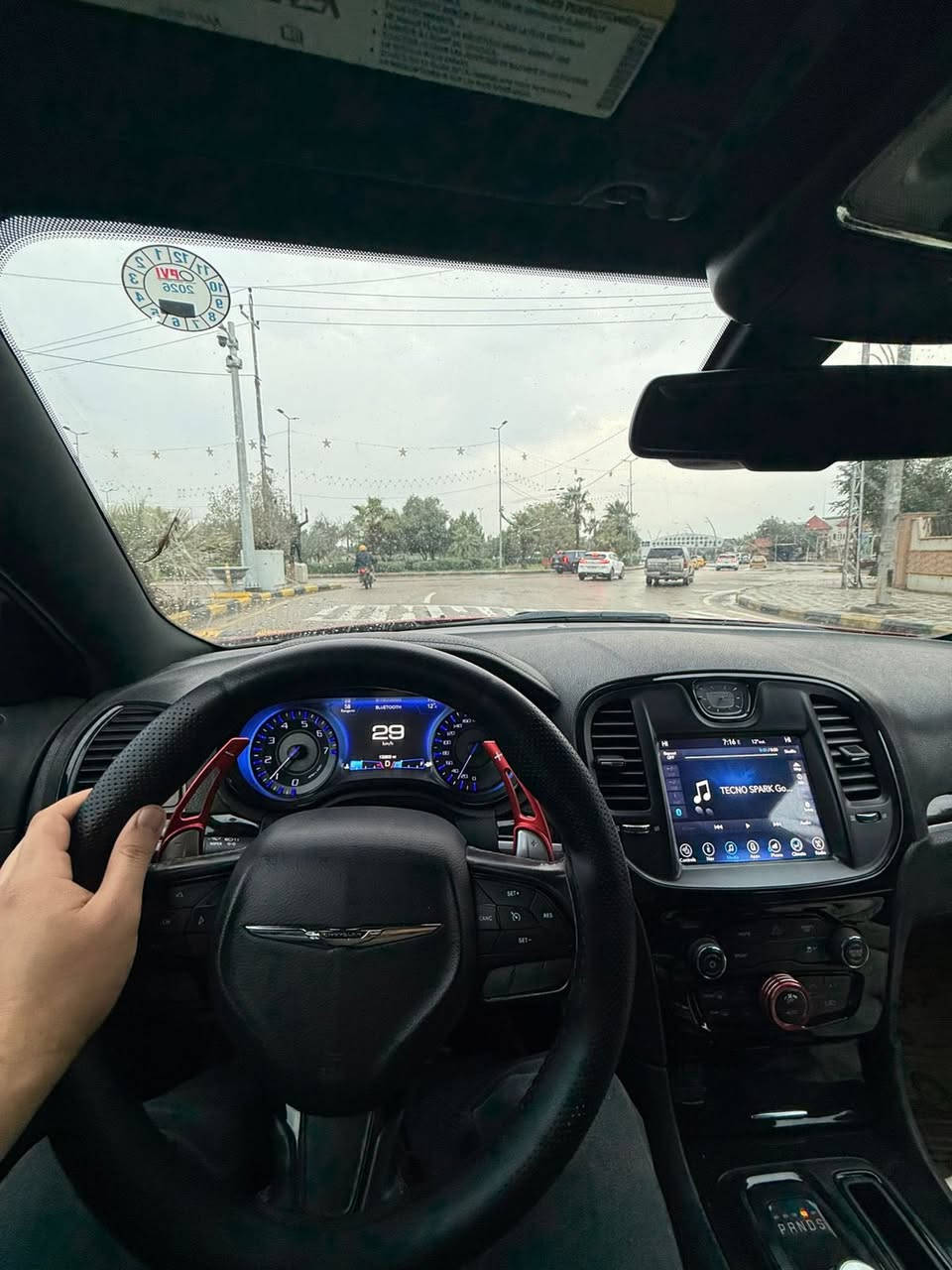 سلام عليكم من رخصتكم سيارة جديدة بمعنة الكلمة اوبامة موديل 17 حجم المحرك 6 سلندر من فيئه S اي نقص مابيها تخم تاير دسكات خلفي امامي وغرفة نظافه 100/100 
ماشية 130 سيارة مغلفه وبيها ظمان صار 3 اشهر الك حق تجديد للتغليف حادثها باردات كد اصابع الايد وكلهم ممبينات جاهزة من كلشي كارتون اي نقص مابيها جاهزة من كلشي  
السعر 280 $ 
***********  للشراي بيها مجال بسيط
