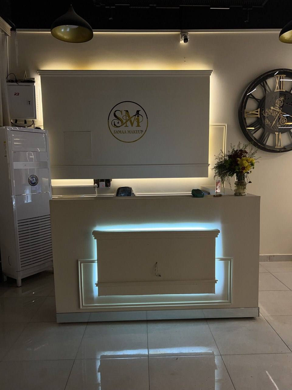 سلام عليكم 
متفرغ كادر كامل لعمل ديكورات وصبغ وجبس  للإستفسار اتصال على الرقام ***********
