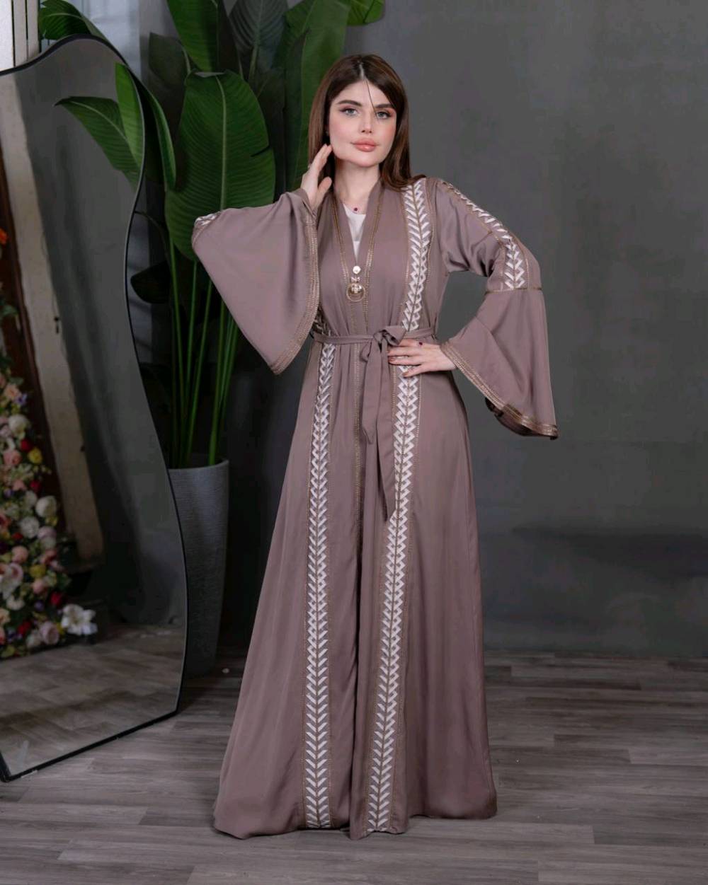 
ليزر مع ستراس حراري4 قطع
🪄الشغل تطريز حاسبة  مع تحفير ليزر مع ستراس حراري🪡🧵
✨الأقماش اصلي حرير اماراتي💯 
⤶فستان زوم اصلي
⤶عباية مع بروش
⤶حزام
⤶شال
🎗️تلبيس :- من وزن 50 الى وزن 115 
     السعر 45 الف 