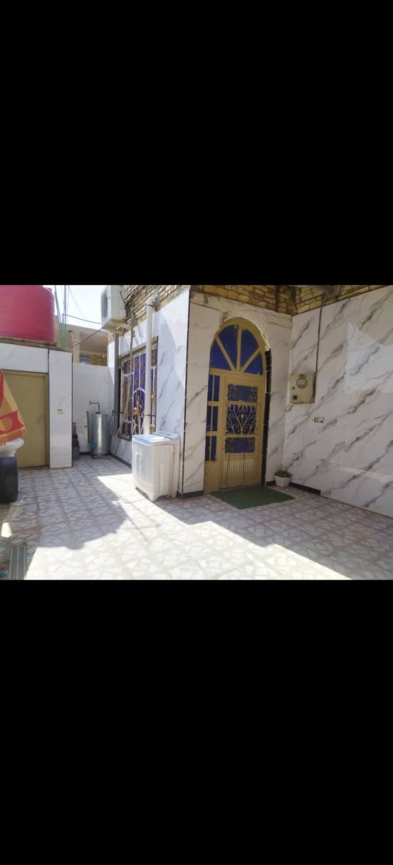 السلام اعليكم
   
بيت مساحتة ٢٠٠ م للبيع قاطين طابو صرف زراعي  سند 25 
لعنوان الماجدية خلف مرقد سيد جميل
البيت متكون من طرمة وصحيات خارجية وداخلية 
مع استقبال الطول 8 والعرض 4.5 
ويحتوي على مطابخ ثنين
ويحتوي علئ صالة كبيرة 
ويحتوي علئ 5 غرف من ضمنهن غرفة كبيرة 8 في 4.5 سويت وبعض التفاصيل ع لترويج معاملة تطويب البيت   لسعر 135 وبي مجال
 ملاحضة كهربائي وماء ومجاري وتبليط كلهن جديد
ملاحضة رصيف ١٠ في ١٠ من ضمن لبيت  
 *********** 
***********
