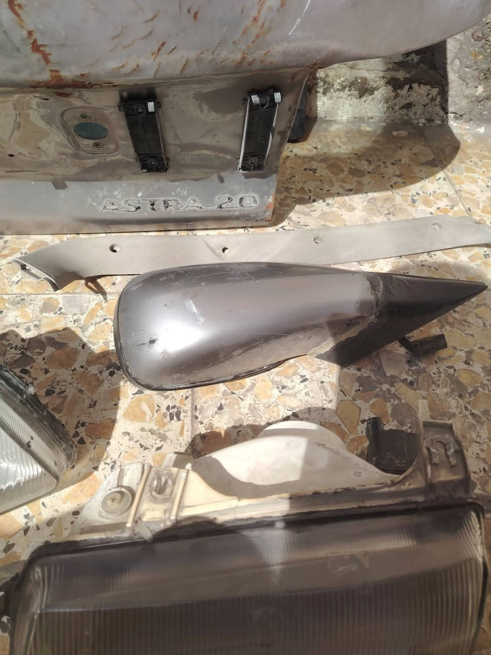 السلام عليكم للبيع جامه خلفيه اوبل استرا هاج باك مع مازدات  مع مرايا جنة اليمنه الجنطه تعبانه بس طلع منه الجامه  كلهن شلع ٧٥ الف مكاني بغداد رقمي ***********
