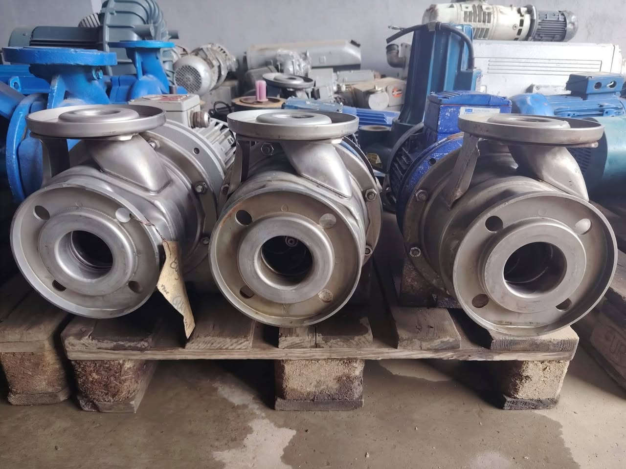 السلام عليكم متوفره موتورات للبيع ***********
