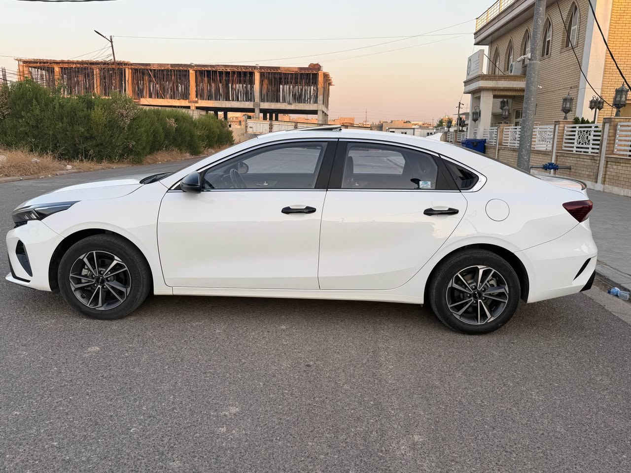 Kia K3 2024 فول مواسه فات
سه ياره كي زور جوان و خاوينه نمونه يه له جواني 
مواسه فاته كاني (سلايت . به سمه . كوشين جلد . ته بريد له مس . ئاوينه شه فت . لايت عه ده سه . پشت و پيش حه ساس . شاشه و كاميره . ده بل گير . يه ده به سمه . ويلكروم هه ندە ك مواسه فاتي تريش ) 
٤٠ هه زار روشتيه ٢ سويجي بيلادي له گه له و به ناوي خومه
سه يا ره كه ده عامي لو ده عامي هيجي نييه ته نها يه ك pdr  بجوكي هه يه 
شوين : هه ولير 
سعر ؛ ١٣٧$ کەمەک مەجال
رەقەم تەلەفون ؛ *********** أربيل, العراق
