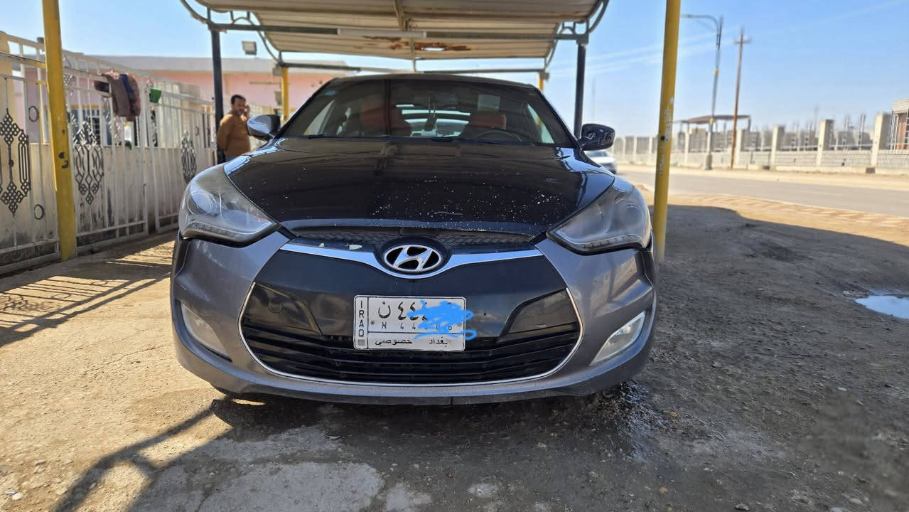 السلام عليكم شباب..
​للبيع 
عندي هيونداي فيلوستر (Hyundai Veloster) موديل 2016، السيارة بحالة ممتازة ومعدلة تعديل لوز.
​المواصفات المختصرة:
​✅ الموديل: 2016.
​✅ الحالة: نظيفة جداً (مال جناي).
​✅ التعديلات: السيارة مجهزة وما قاصرها أي شيء، مظهر رياضي وشبابي بامتياز.
​✅ السعر/التفاصيل: (80 ورقه ").
​ملاحظة: السيارة موجودة في بغداد (أبو غريب / العامرية). اللي عنده عرض حقيقي ومستعجل يتفضل خاص أو يتصل، لأن "المستعجل يربح" وما أحب التأخير بالرد.
​للتواصل: [***********] أو مراسلة الخاص
