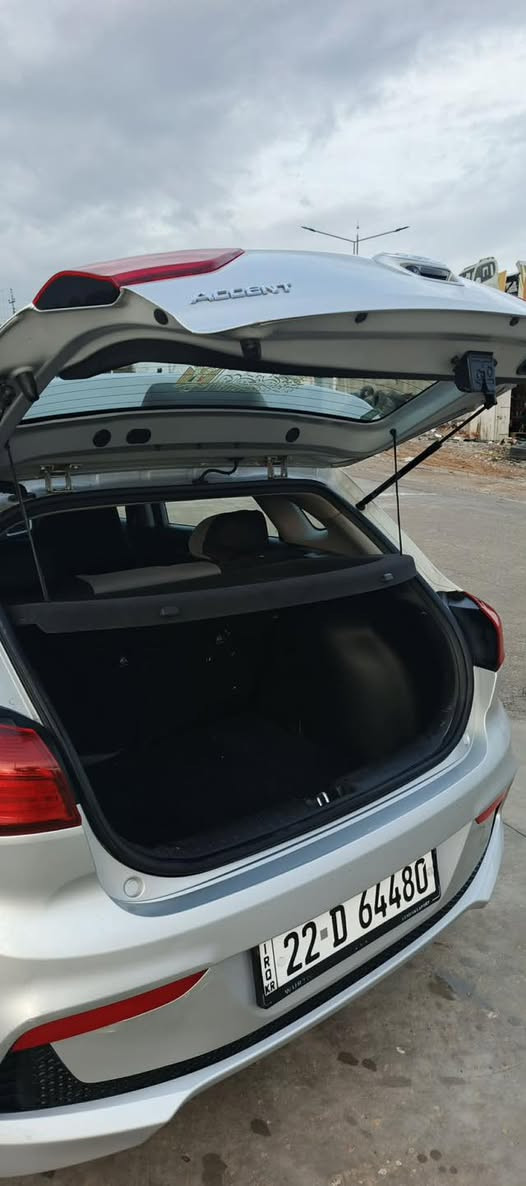 للبيع  اكسنت مديل2020 اي حادث مابيها  رقم اربيل انكليزي سياره مكفوله كفاله عامه يعني حته كمبيوترفحص شرط نقص مابيها اسبيرمنازل شركه شاشه كامره بلادي مانع انزلاق تحكم ستيرن  كيراوتو وعادي محرك وكير شركه تبريد تدفئه كله شغال سياره ماشيه 100الف سياره فول بس فتحه سقف مابيها مكان سياره سليمانيه السعر 130وبيها مجال قليل مكان سياره سليمانيهه
***********
