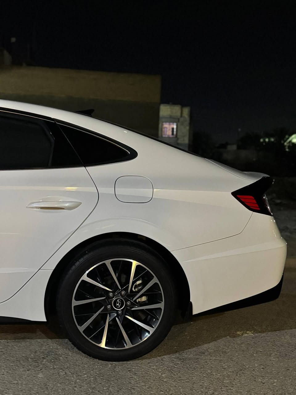 السلام عليكم
سوناتا ٢٠٢٣ خليجي فول ١ع١ 
كفاله عدا كم ملاحظه بسيطه
بصمه / بنوراما / بردات خلفيه // فول الفول
ماشيه ٥٥ ورقم شمالي سياره جديده حيل // 
ميكنه دوش 2500 
مكاني بصره 
سعر ٢٠٠ وبيه مجال 
*********** 
ما متواجد على الإنترنت
