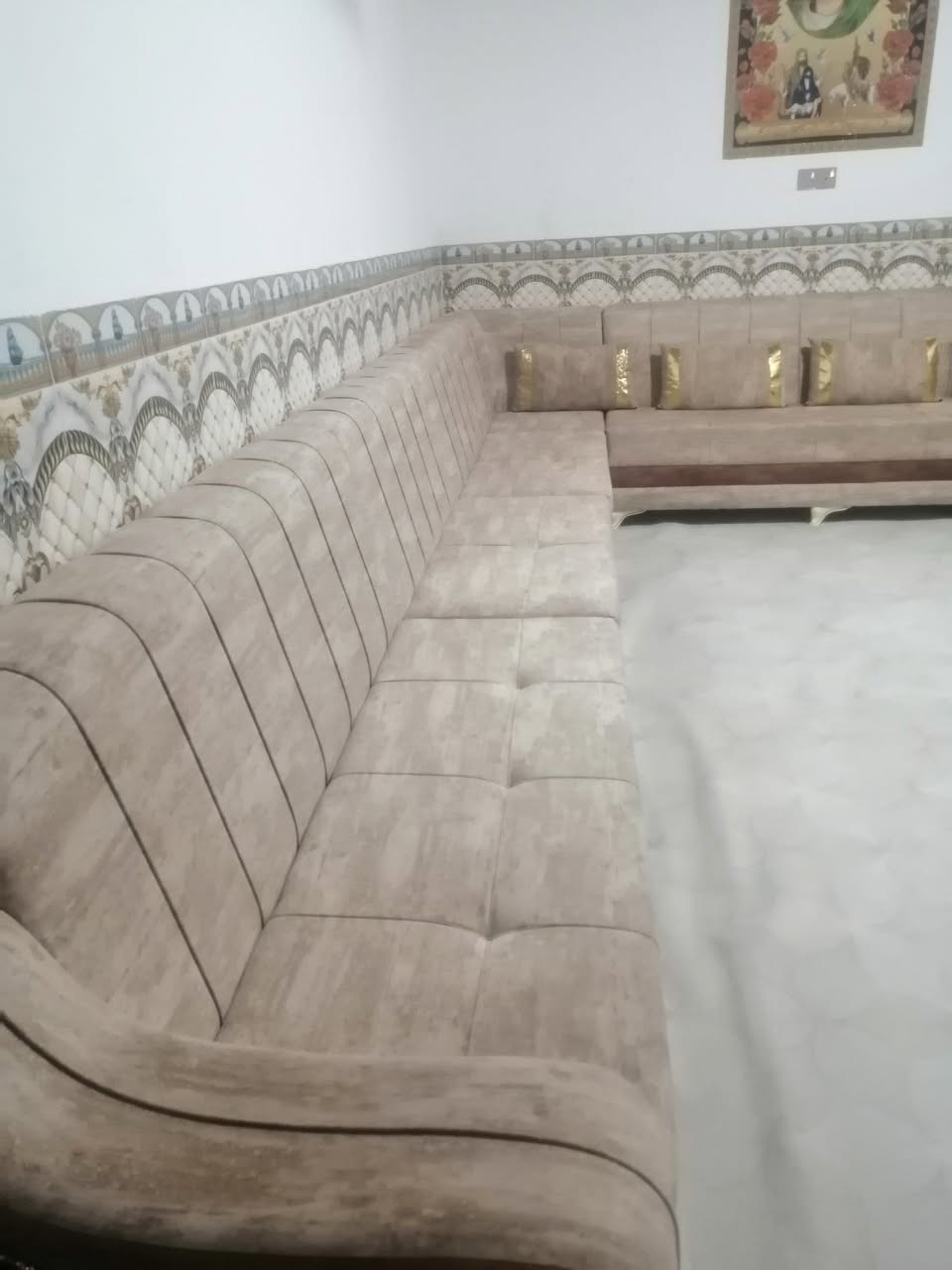 ديوان للبيع العدد 10 قطع
الاستفسار ***********
