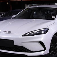 سيل 5 البيع ابيضّ داخل ابيضّ  سياره مرقمه وبسمي جاهزه ماشيه 3000 سياره...