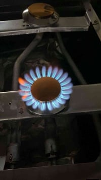 هلاَ واسهلاَ طباخك عطلان وماعندك مجال اتدزه للمصلح لگينالك حل انتَ وگا...