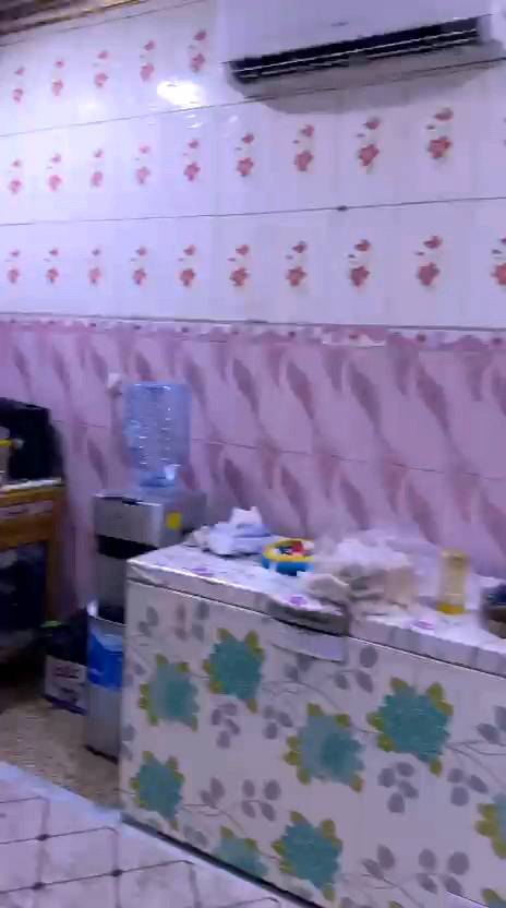 سلام عليكم بيت البيع 200متر واجهي10 نزال 20 5غرف نوم صحيات3 مطبخ حار +بارد طابقين بناء حديث العنوان تنومه صالحيه نزلت سيد حسين وكيل الكاع مالته طابو صرف زراعي بسمي بيت مانه ابن اجد بيت نضيف تجي شوف بعينك بيت مرتب باقي تفاصيل تجي شوف بعينك بي نزلتني على جسر يطالي وشارع صالحيه***********سعر 150بي مجال  اي تفصيل بعد راسلني وتساب هذه رقم وتساب بلاش لا ترسل عله صفحه ما توجد  بيه دامن 