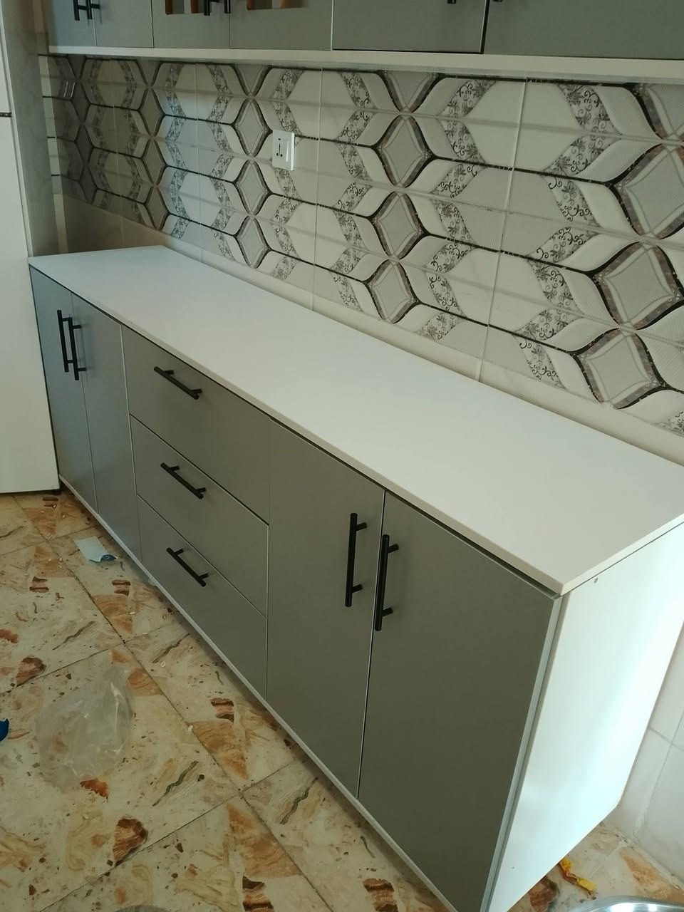 تخم ٨ مقعد مستخدم ٤ اشهر نضيف كلش شغل درجة اولى 
كاونتر مترين خشب اج دي اف 
ابيعهم سعر واحد ٧٥٠ مع مجال


**إذا كنت صاحب هذا الإعلان وتريد حذفه لأي سبب، رجاءا أرسل رسالة إلى الدعم الفني**