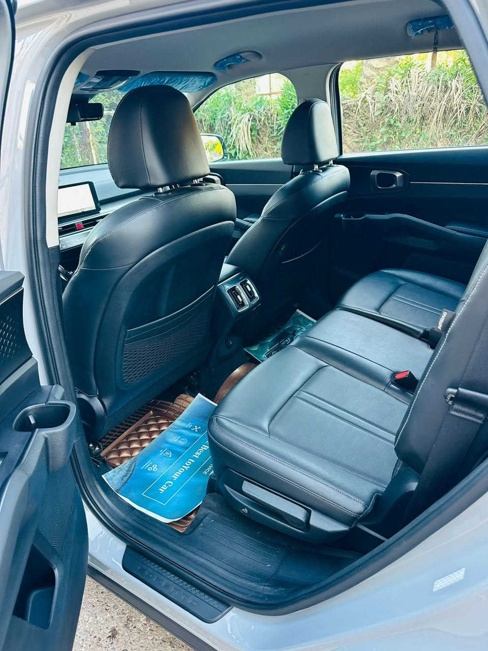 السلام عليكم كيا سورنتو 2024 ماشيه 8 الف بصمه جلد كرسي كهرباء تشغيل عن بعد شاحن واير ليس حادثهه فقط بنيد بدون دواخل صور الحادث بالمنشور فور ويل السعر 240 وبي مجال الشراي يتصل *********** مكاني بغداد
