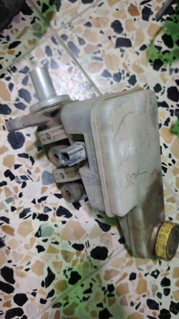 للبيع غراض c200 كلهن جدد و نظاف موديل 2013 _2014 للاستفسار الاتصال على الرقم ***********
