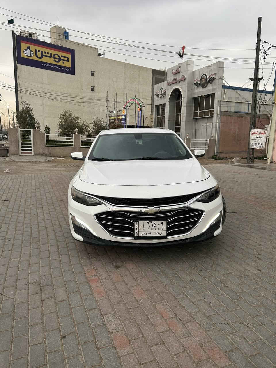 السلام عليكم شباب
شلونكم انشاء الله بخير 
بيع مستعجل لضرف مادي ‼️‼️ 
شوفرليت ماليبو ٢٠٢٠ (سيارتنا)
رقم الشاصي/ 1G1ZD5ST0LF027113
الفئة /Lt
الون /ابيض 
الرقم/كربلاء 
حجر البيئة /موجود بلادي 
جيك انجن/ ماكو ابد 
تخم تاير جديد. امريكي شرط 
الحادث/ من امريكا جاملغ ٤ اصابع واصبعين بالبنيد 
البنيد مبدل نفس اللون وجاملغ انرش بسبب الصباغ وهوه مابي شي 
الراديترات/ بلادي 
منظومة التبريد / مال ٢٠٢٤ جديده والراديتر وكاله مو تجارية والغاز ايسي ديلكو البطل ماخذه ب١٨٠ الف 
بالعراق صار بيها حادث شخط باب السايق وخلف السايق. على كدهن صبغ وموجوده صور الشخط 
ادامة كل ٦ اشهر. بلكات وادامة شاملة للمكينة 
دهن الكير كل ٤٠ الف كيلو يتبدل هوه والفلتر 
بانزين محسن ممشتمه العادي ابد 
مكينة ممفتوح بيها شي غير البلكات والنوزلات علمود الادامة 
دهن اصلي. ايسي ديلكو 
مكينة بلاد وكير بلاد 
كهربائيات كلها بلاد ممفتوح بيها اي شي 
ممشة السيارة ٢٣٨ الف كيلو. وترايك وين ماتريد 
للعلم السيارة معوقين بأسم والدي. بعدلها سنه وتصير حره. تجي تفحص وتطلع وين ماتريد. جاهزة من كلشي بس تدير بانزين ودهن وتطلع وين ماتريد 
مكان السيارة كربلاء 
السعر ١٢٥ وبيها مجال 
للاستفسار الاتصال او تواصل واتساب  ***********
وحياكم الله جميعاً
