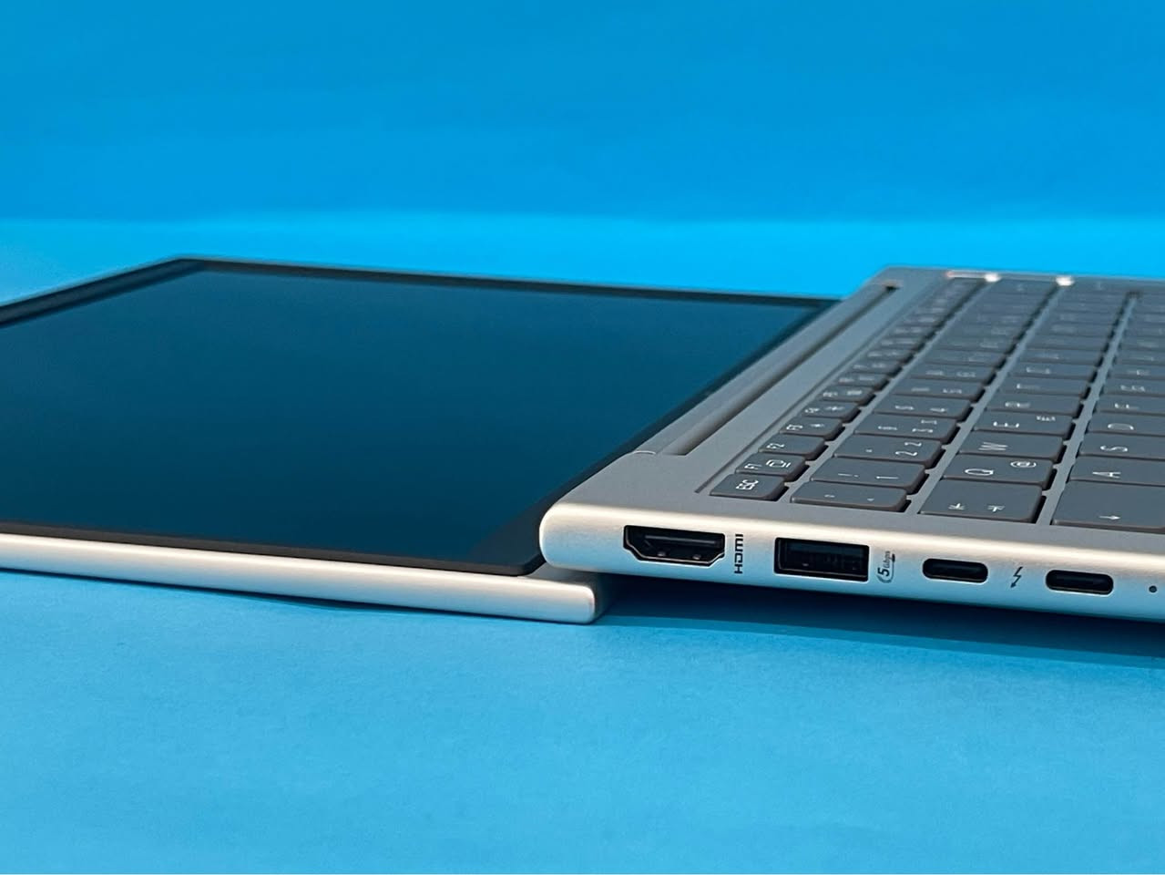 HP EliteBook 630 G11

Processor 

Intel Core Ultra 5 135U

Graphics 

Intel Graphics 18 GB 

Memory 

32 GB 5600 MHz

Storage 

Samsung 512 GB NVMe2

نرخ $750 dollar أربيل, العراق


**إذا كنت صاحب هذا الإعلان وتريد حذفه لأي سبب، رجاءا أرسل رسالة إلى الدعم الفني**