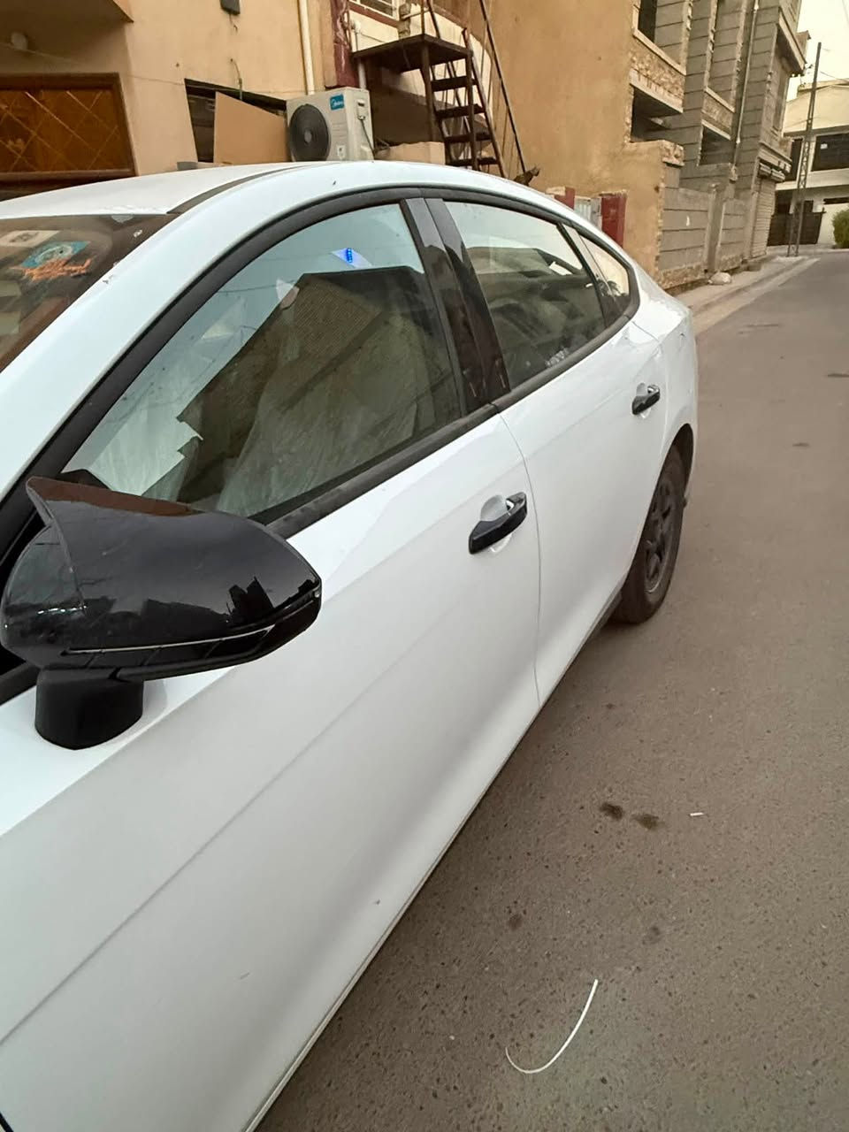 بي واي دي سيل ٥ للبيع
ماشية ٣١ الف مكان بغداد حي الجهاد 
***********
