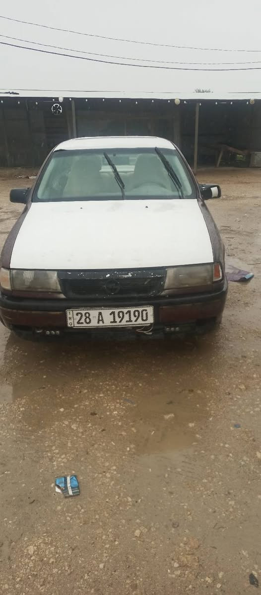 اوبل فكتر 89 رقم نجف انكليزي سياره جاهزه محرك كير حداديه تخم تاير دواخل نظيفه كهربائيات شغاله كشرها بيها خياسات بسيطه 
مكانها الديوانية الحمزة الشرقي 
***********
