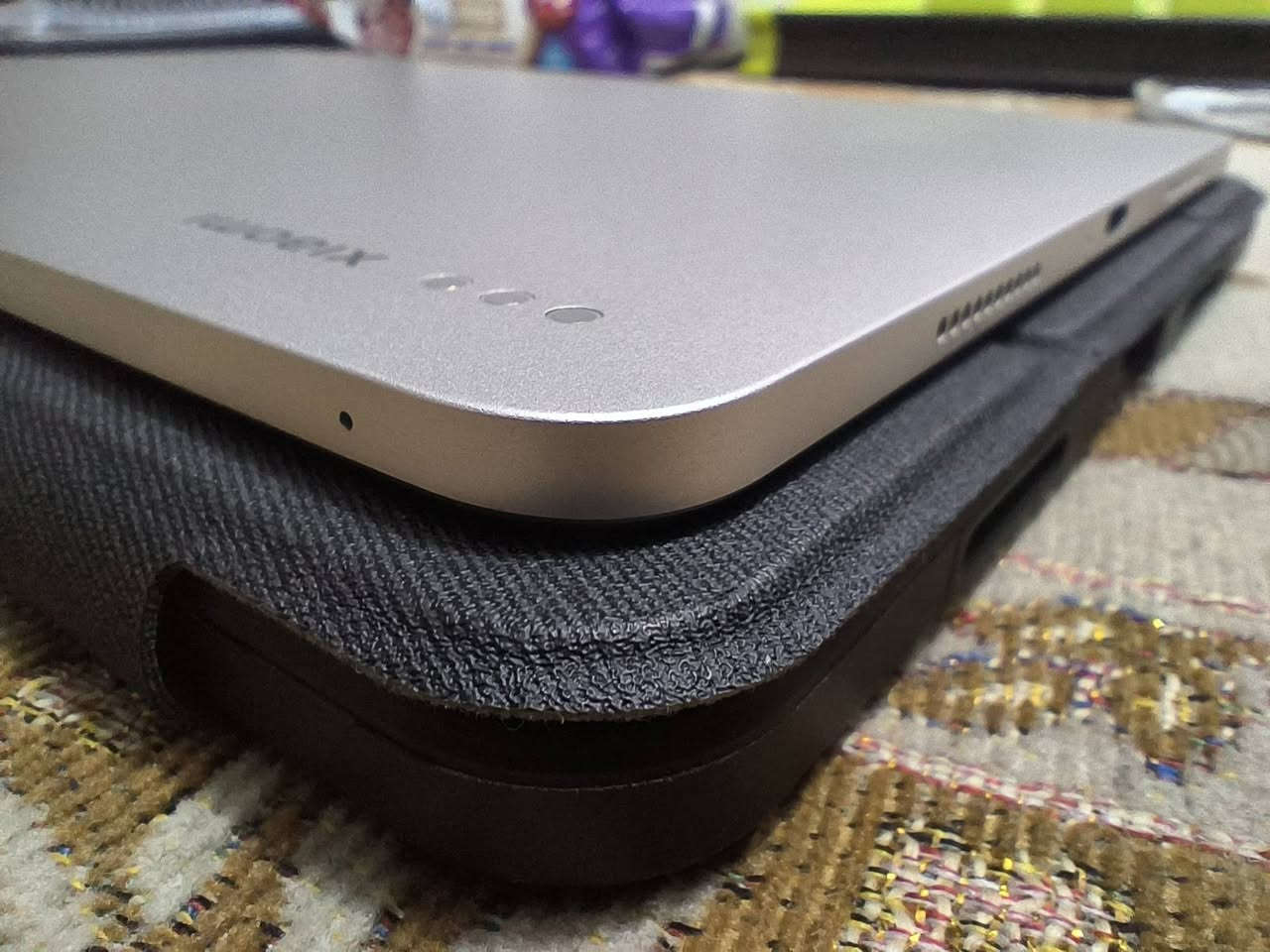 السلام عليكم شباب،
متوفر جهاز Xiaomi Pad 6 نظيف جداً وبحالة ممتازة، مخصص للمراوس فقط (حسب الرغبة والاتفاق).

الشاشة : 144hz و الحجم 11 inch ملاحضة الشاشه بيه خدوشه مجهريه ما تبين فقط بالضلمه و عليه ضوه خفيف يعني ما تأثر و بيه لزكه مات مناسب للكتابه بلقلم مالته

المعالج سناب دراكون 870 

سرعه الشحن 33 واط

الببجي 120 فريم بالتحديث الجديد 

​الجهاز يمتلك بطارية قوية جداً واعتمادية، والأرقام أدناه من واقع الاستخدام الفعلي والشاشة مشحونة بنسبة 1% فقط:

​وقت التشغيل الفعلي المستمر: صمدت البطارية لمدة 14 ساعة كاملة من الاستخدام المستمر دون شحن.

​الاستهلاك الأساسي: الاستهلاك الأكبر كان على تطبيق (سينمانا) بنسبة 81.28%، ويليه (TikTok) بنسبة 9.12%، ثم ألعاب مثل (FC Mobile) بنسبة 3.41%.

هاي البطاريه على سينمانه استخدام مستمر بشحنه وحده من1 الى 100 بالوضع العادي مو موفر البطاريه

​📦 الملحقات:

 ملحقاته الأصلية (العلبة والشاحن الأصلي و حافظه دفتريه و لزكه مات ملمس ورقي و مسكات ايباد).
سعر الملحقات الكفر 25 و الزكه 15 و المسكات 10

​📌 مكان التواجد: النجف

🔄 للمراوس: يرجى إرسال تفاصيل جهازك (النوع والنظافة) بالتعليقات أو الخاص، والاتفاق حسب القيمة.


**إذا كنت صاحب هذا الإعلان وتريد حذفه لأي سبب، رجاءا أرسل رسالة إلى الدعم الفني**