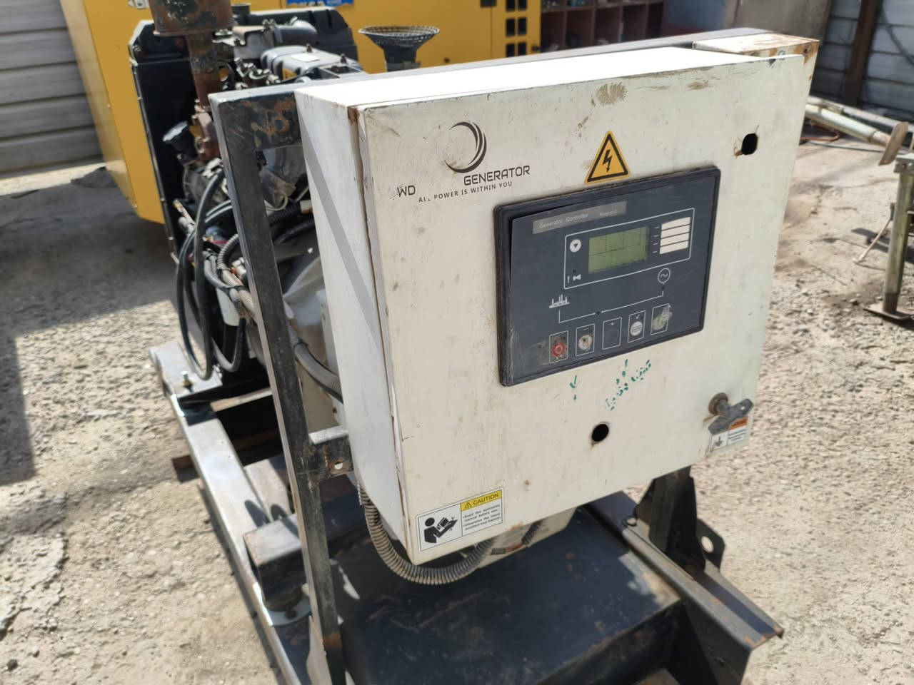 السلام عليكم ورحمه الله
للبيع 
مولدة بيركنز إنكليزي 
٣سلندر ٢٧كيفي
حجم البستم ٩١ملم
توليد ستانفورد انكليزي 
بلادي وضمان ع حمل 
*********** ابو شهم الزبيدي 
بغداد عوريج
